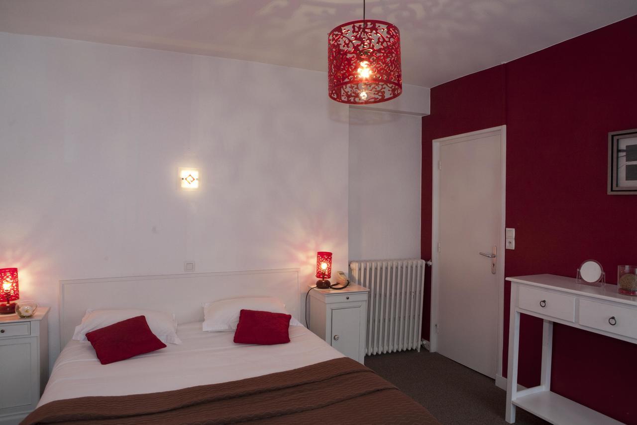 Logis Hotel Le Chrismas Chateaulin Exterior photo