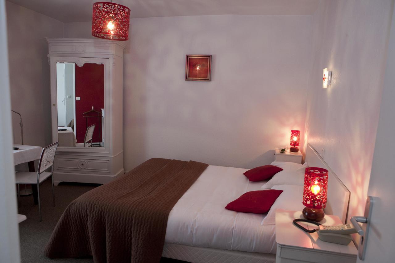 Logis Hotel Le Chrismas Chateaulin Exterior photo